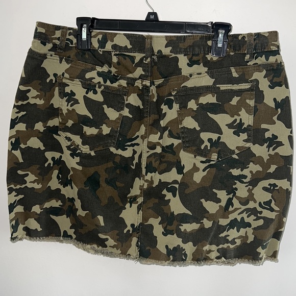 Traffic Jeans Wear distressed camouflage skirt camo - Picture 4 of 5